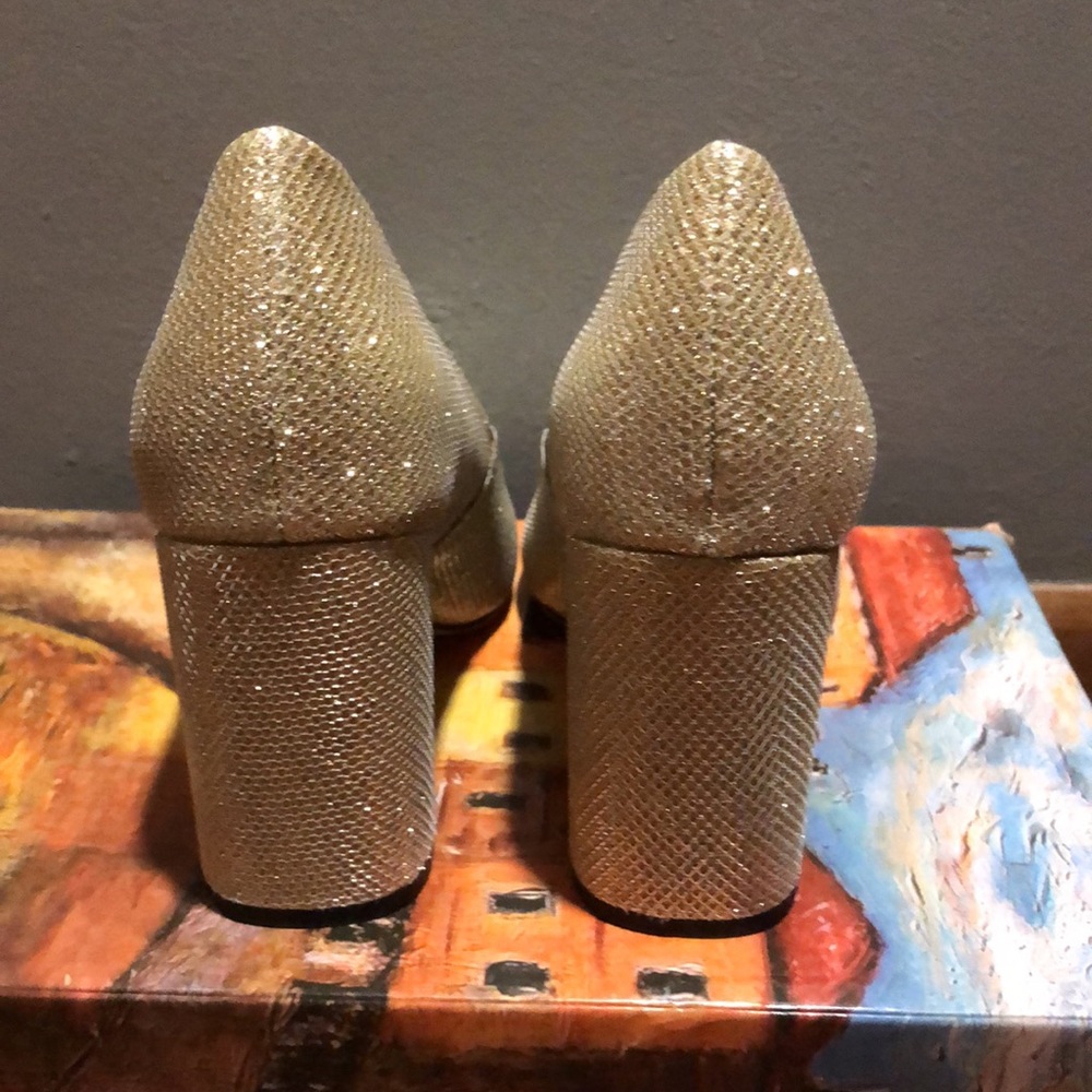BRAND NEW WOMAN’S GOLD GLITTER BELLA VITA HIGH HEELS SIZE 7! NIB 🔥🔥🔥🔥🔥 - Picture 3 of 6
